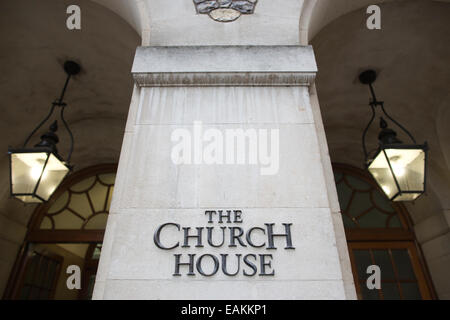 Le synode général de l'Église anglicane, House, Londres, Angleterre, Royaume-Uni. 17 novembre, 2014. L'image montre la chambre d'église, l'emplacement du Synode général aujourd'hui devrait approuver des lois autorisant la femme à être nommé et choisi pour les postes dans l'Église anglicane.Le déménagement qui vient 20 ans après la première femme ont été ordonnés prêtres pourrait voir la première femme évêque nommé de l'année prochaine. Crédit : Jeff Gilbert/Alamy Live News Banque D'Images