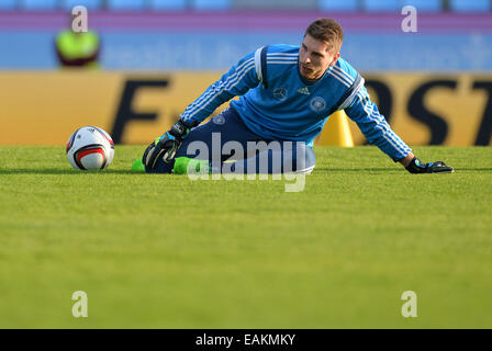 Vigo, Espagne. 17 novembre, 2014. Le gardien Ron-Robert Zieler assiste à une séance de formation au stade Balaidos de Vigo, en Espagne, 17 novembre 2014. L'Allemagne devra faire face à l'Espagne dans un match de football amical le 18 novembre 2014. Photo : CARMEN JASPERSEN/dpa/Alamy Live News Banque D'Images