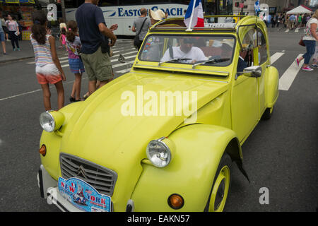 Citroen car show à la Bastille Day Parade à NEW YORK Banque D'Images