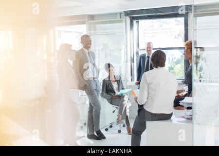 Smiling businessman in modern in office Banque D'Images