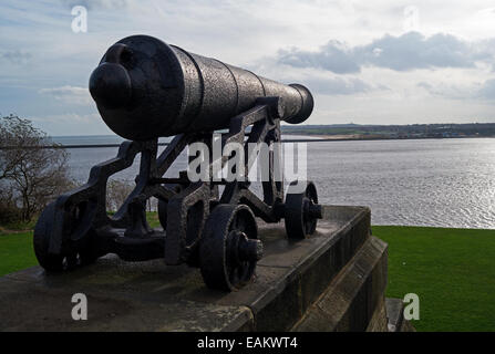 Canon sur la baie de la rivière Tyne, à Collingwood, Monument de Tynemouth, Tyne et Wear, Angleterre, Royaume-Uni, Europe Banque D'Images