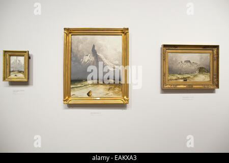 Peder Balke exposition de la National Gallery, London, UK 11 novembre 2014. (De gauche à droite) "Paysage côtier avec Wreck' 1860's, 'Monter Stetind dans le brouillard' 1864, 'Paysage' Coastl des années 1860. Peder Balke est parmi les plus avant-gardistes de peintres du 19ème siècle en Scandinavie. Banque D'Images