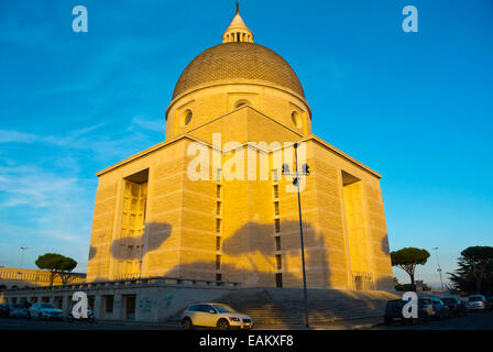 Basilique parrocchiale dei Santi Pietro e Paolo, Basilique de Pierre et Paul, du quartier financier et du gouvernement d'EUR, Rome, Italie Banque D'Images