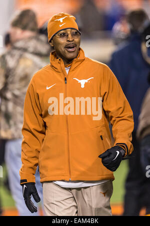 15 novembre 2104 : Texas longhorns coordonnateur défensif au cours de la Bedford Vance NCAA football le jeu entre l'Oklahoma State Cowboys et le Texas longhorns à Boone Pickens Stadium à Stillwater, OK. Banque D'Images