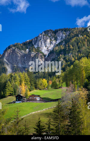 Maison de montagne dans les dolomites près de Santa Maddelena, Val di Funes, Trentin-Haut-Adige, Italie Banque D'Images