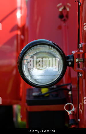 Détail sur un tracteur McCormick rouge. Banque D'Images