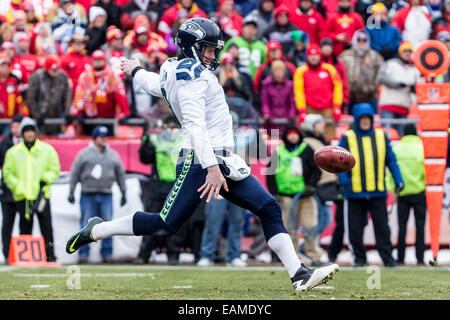 Kansas City, MO, USA. 16 Nov, 2014. Seattle Seahawks punter Jon Ryan (9) au cours de la NFL match entre les Seattle Seahawks et les Kansas City Chiefs au Arrowhead Stadium de Kansas City, MO. Les chefs défait les Seahawks 24-20. © csm/Alamy Live News Banque D'Images