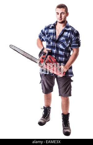 Un jeune bûcheron portant une chemise à carreaux et tenant une tronçonneuse isolated over white background Banque D'Images