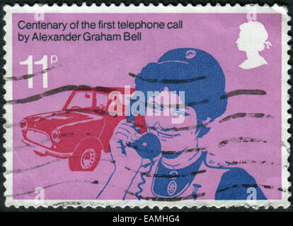 Timbres en Angleterre, consacré au 1er coup de téléphone par Alexander Bell, montre une infirmière de district de faire appel de la protection sociale Banque D'Images