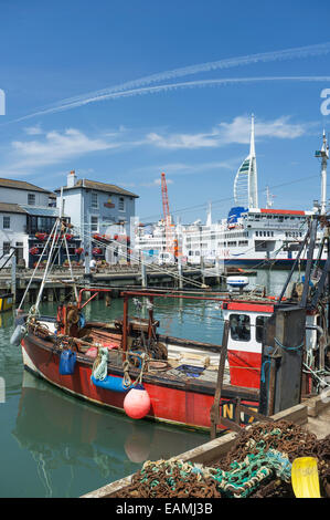 Dock de carrossage et le pont Tavern Portsmouth Hampshire England UK Banque D'Images