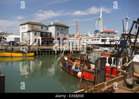 Dock de carrossage et le pont Tavern Portsmouth Hampshire England UK Banque D'Images