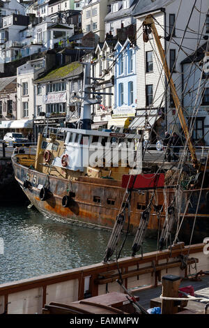 Brixham trawler mal Johannes - BM51, le plus ancien de la flotte gauche beamer chalutier amarré à Brixham,avec la flotte, les marchandises générales, s Banque D'Images