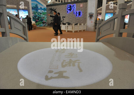 14 novembre 2014 - Shanghai Chine NOV 14 : 2014 China International Travel Mart à Shanghai. China International Travel Mart (CITM) est le plus grand magasin de voyage professionnel en Asie. Il a attiré l'attention des gens dans l'industrie du tourisme dans le monde entier. Comme un événement annuel, c'est tenu à Shanghai et Kunming en alternance. L'HONNEUR AU CITM 2014, organisée conjointement par l'Administration nationale du tourisme de Chine, l'Administration de l'Aviation civile de Chine et du gouvernement populaire municipal de Shanghai, aura lieu à Shanghai New International Expo Centre du 14 novembre au 16 novembre. © SIPA Asie/ZUMA/Alamy Fil Live News Banque D'Images