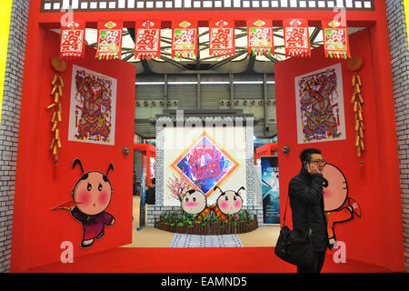 14 novembre 2014 - Shanghai Chine NOV 14 : 2014 China International Travel Mart à Shanghai. China International Travel Mart (CITM) est le plus grand magasin de voyage professionnel en Asie. Il a attiré l'attention des gens dans l'industrie du tourisme dans le monde entier. Comme un événement annuel, c'est tenu à Shanghai et Kunming en alternance. L'HONNEUR AU CITM 2014, organisée conjointement par l'Administration nationale du tourisme de Chine, l'Administration de l'Aviation civile de Chine et du gouvernement populaire municipal de Shanghai, aura lieu à Shanghai New International Expo Centre du 14 novembre au 16 novembre. © SIPA Asie/ZUMA/Alamy Fil Live News Banque D'Images