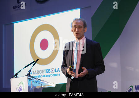 Londres, Royaume-Uni. 18 novembre 2014. Mike Miller, directeur général de l'Association World Olympian, présentant la campagne d'Ebola cible à la CISR rUGBY World Conference and Exhibition Crédit : Elsie Kibue / Alamy Live News Banque D'Images