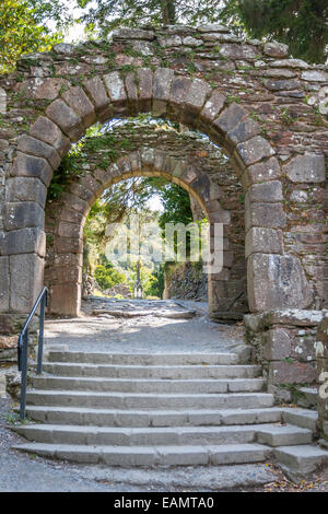 Escalier de l'accès au cimetière de Glendalough à Wicklow mountain Banque D'Images