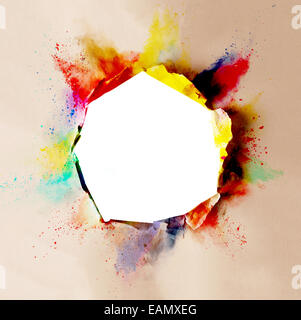 Conception de l'art avec du papier déchiré en blanc avec des bords de couleur et le trou pour le texte Banque D'Images