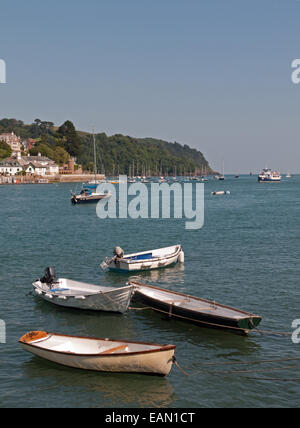 Bateaux amarrés sur la pittoresque rivière Dart Estuaire, Dartmouth Devon en Angleterre Banque D'Images