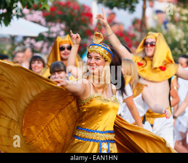 Femme portant costume égyptien dans Carnaval Banque D'Images