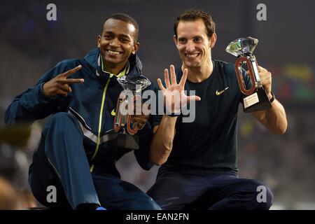 Bruxelles, Belgique. 05 Sep, 2014. L'athlétisme de l'IAAF Memorial Van Damme réunion. Renaud Lavillenie et Mutaz Essa Barshim avec leurs trophées © Plus Sport Action/Alamy Live News Banque D'Images