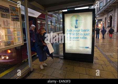 Abri Bus publicité TSB Bank dans le centre-ville sur Princes Street Edinburgh Scotland UK Banque D'Images