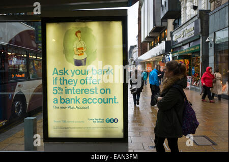 Abri Bus publicité TSB Bank dans le centre-ville sur Princes Street Edinburgh Scotland UK Banque D'Images