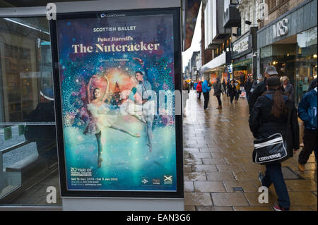 Clezarchannel abri bus poster site web publicité Casse-noisette par Scottish Ballet dans le centre-ville sur Princes Street Edinburgh Scotland UK Banque D'Images