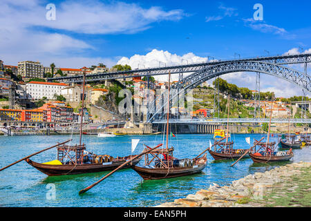 Porto, Portugal cityscape sur le fleuve Douro. Banque D'Images