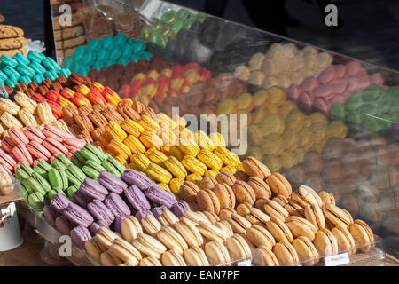 Une sélection macarons dans une boulangerie à New York, vu le samedi 15 novembre, 2014. (© Richard B. Levine) Banque D'Images