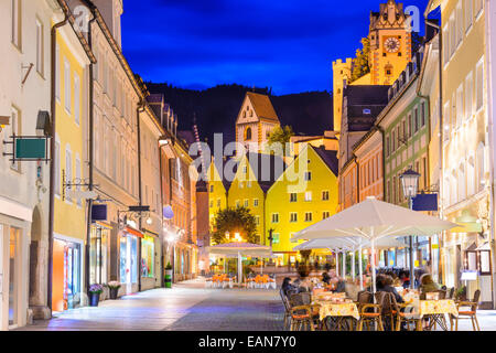 Rue Reichenstrasse à Fussen, Allemagne. Banque D'Images