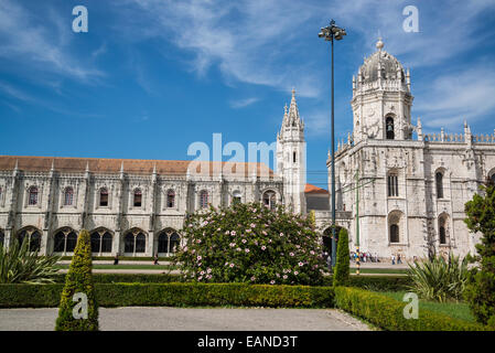 Monastère des Hiéronymites et Musée Maritime de l'Imperial Garden, le quartier de Belém, Lisbonne, Portugal Banque D'Images