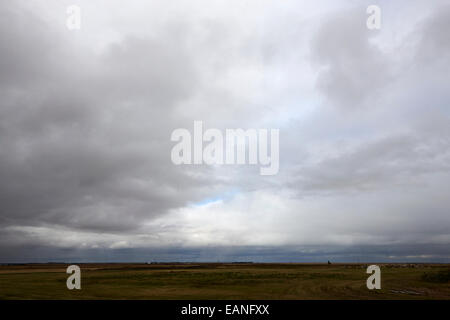 La neige de tempête les nuages qui se forment au-dessus des prairies assiniboia Saskatchewan Canada Banque D'Images