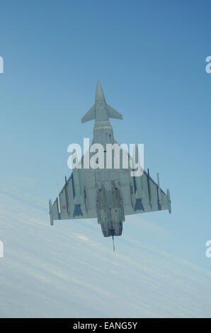 Une armée de l'air italienne Typhoon Eurofighter EF2000 prises lors de manoeuvres acrobatiques. Banque D'Images