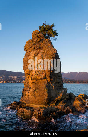 Le coucher du soleil, Siwash Rock, le parc Stanley, Vancouver, British Columbia, Canada, Banque D'Images