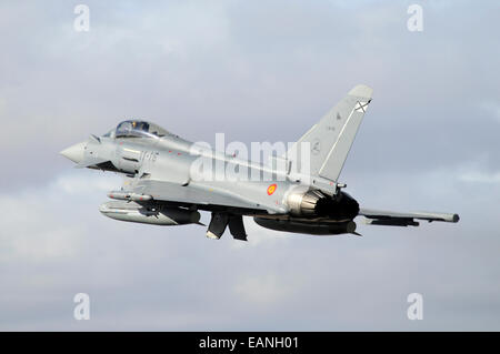 Spanish Air Force Eurofighter EF2000 Typhoon décollant de la base aérienne d'Albacete, en Espagne, au cours de l'OTAN la TLP. Banque D'Images