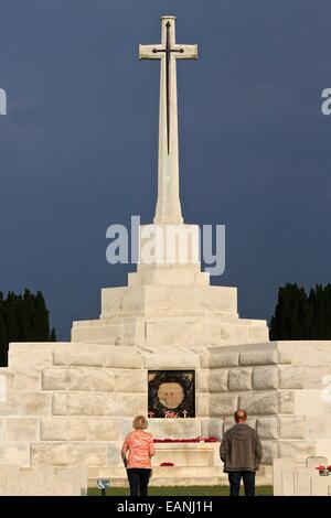 Des sépultures de guerre du Commonwealth de Tyne Cot Cemetery et mémorial aux disparus. Tyne Cot, près d'Ypres (Belgique) lépreux. La guerre, de Tyne Cot grav Banque D'Images