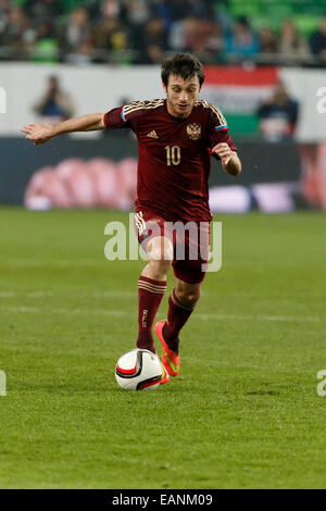 Budapest, Hongrie. 18 novembre, 2014. Le Russe Alan Dzagoev est avec le ballon au cours de Hongrie contre la Russie football match amical à Groupama Arena le 18 novembre 2014 à Budapest, Hongrie. Credit : Laszlo Szirtesi/Alamy Live News Banque D'Images