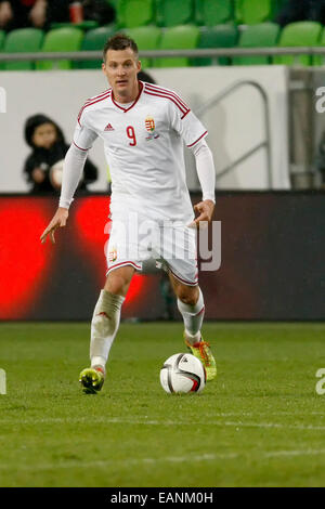 Budapest, Hongrie. 18 novembre, 2014. Daniel Tozser Hunagrian est avec le ballon au cours de Hongrie contre la Russie football match amical à Groupama Arena le 18 novembre 2014 à Budapest, Hongrie. Credit : Laszlo Szirtesi/Alamy Live News Banque D'Images