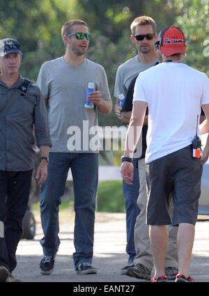 Jordana Brewster a été repéré sur le tournage de "Fast and the Furious 7' avec Cody et Caleb Walker. Les Walker Brothers sont sur le plateau pour aider à terminer la dernière partie du film après leur frère Paul Walker est mort. Pour terminer une scène, 3 double corps pour Pa Banque D'Images