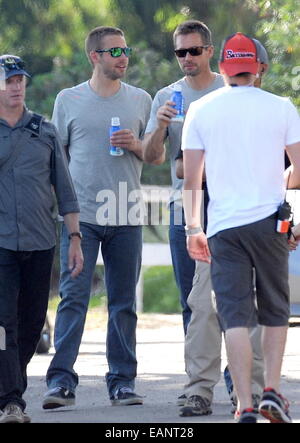 Jordana Brewster a été repéré sur le tournage de "Fast and the Furious 7' avec Cody et Caleb Walker. Les Walker Brothers sont sur le plateau pour aider à terminer la dernière partie du film après leur frère Paul Walker est mort. Pour terminer une scène, 3 double corps pour Pa Banque D'Images