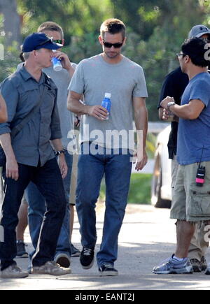 Jordana Brewster a été repéré sur le tournage de "Fast and the Furious 7' avec Cody et Caleb Walker. Les Walker Brothers sont sur le plateau pour aider à terminer la dernière partie du film après leur frère Paul Walker est mort. Pour terminer une scène, 3 double corps pour Pa Banque D'Images