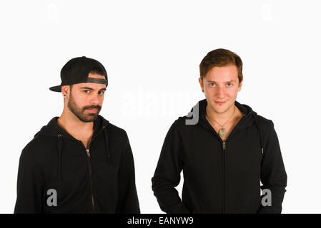 Portrait de deux gars cool, confiance dans leur 20s Banque D'Images