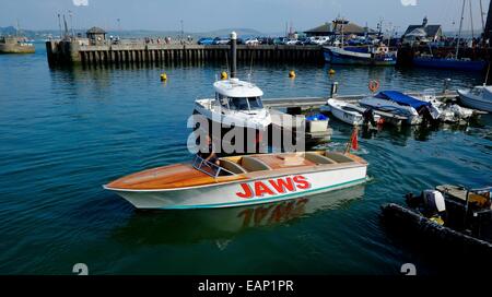 Un bateau nommé Jaws laissant Padstow Cornwall,port,England uk Banque D'Images