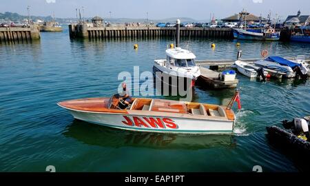 Un bateau nommé Jaws laissant Padstow Cornwall,port,England uk Banque D'Images