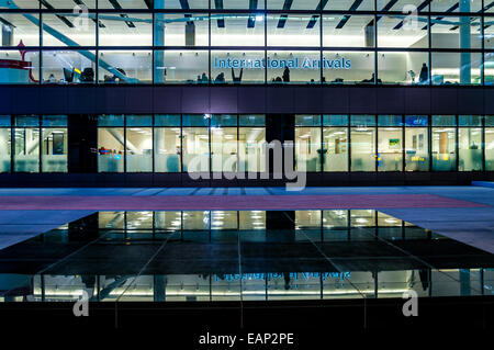 Le Terminal 2 hall des arrivées internationales au nouveau terminal à l'aéroport London Heathrow Banque D'Images