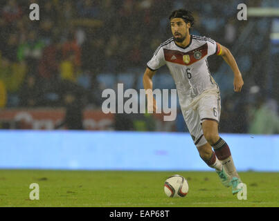 Vigo, Galice, Espagne. 18 Nov, 2014. Le football international friendly. Sami Khedira l'Allemagne Contrôle le ballon pendant le match de football amical international, l'Espagne contre l'Allemagne au stade Balaidos de Vigo, en Espagne, 18 novembre 2014. Credit : Action Plus Sport/Alamy Live News Banque D'Images