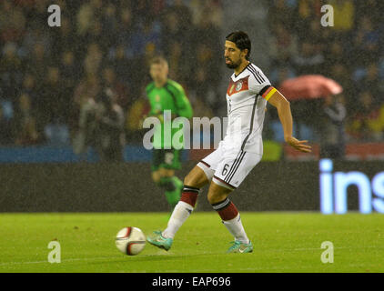 Vigo, Galice, Espagne. 18 Nov, 2014. Le football international friendly. Sami Khedira l'Allemagne Contrôle le ballon pendant le match de football amical international, l'Espagne contre l'Allemagne au stade Balaidos de Vigo, en Espagne, 18 novembre 2014. Credit : Action Plus Sport/Alamy Live News Banque D'Images