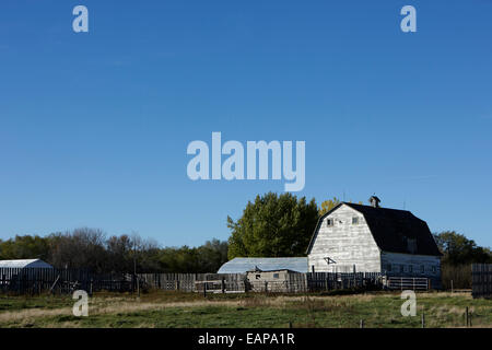 Grange traditionnelle à la ferme de la Saskatchewan en milieu rural au Canada Banque D'Images