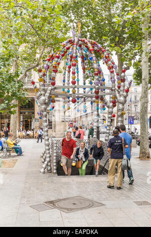 Entrée du métro Palais Royal - Musée du Louvre conçue par l'artiste jean-michel othoniel, Paris, ile de france Banque D'Images