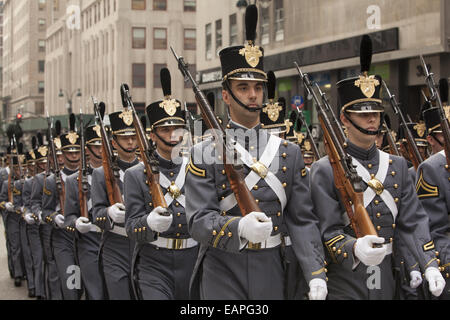 Défilé des anciens combattants, 5e Avenue, New York City. Académie militaire de West Point étudiants à la parade. Banque D'Images